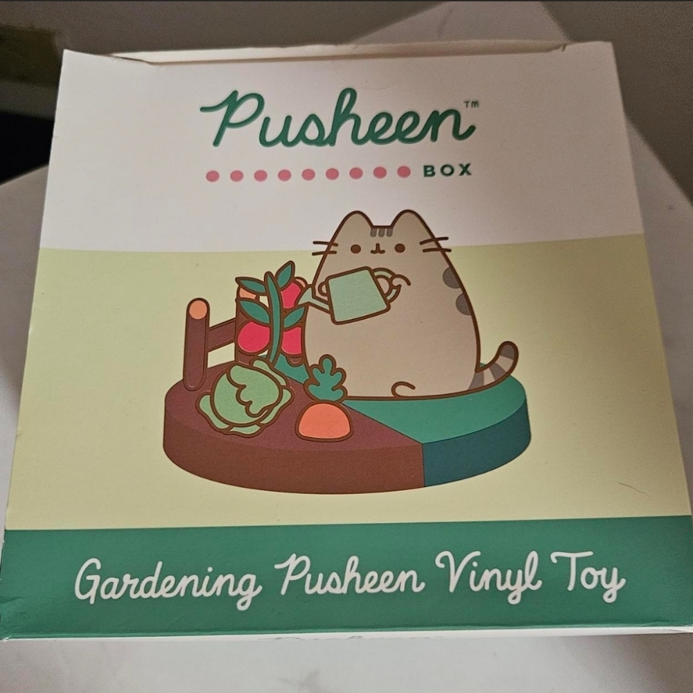 Pusheen Gardening Vinyl Toy - Gray and Green